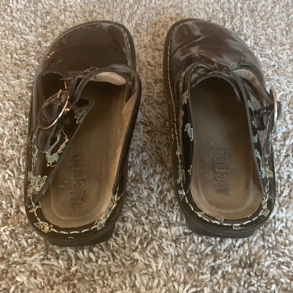 Shoes - Picture 2 of 4